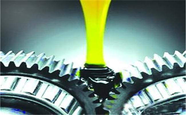 人工“看闻冻”辨别真假机油是否靠谱(图1)